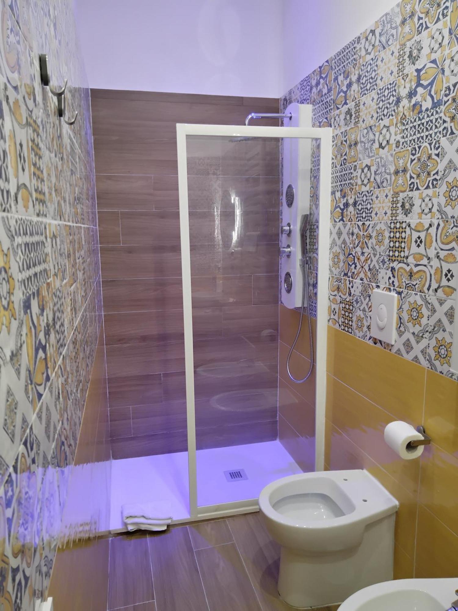 Andrew 2 Bed & Breakfast เนเปิลส์ ภายนอก รูปภาพ